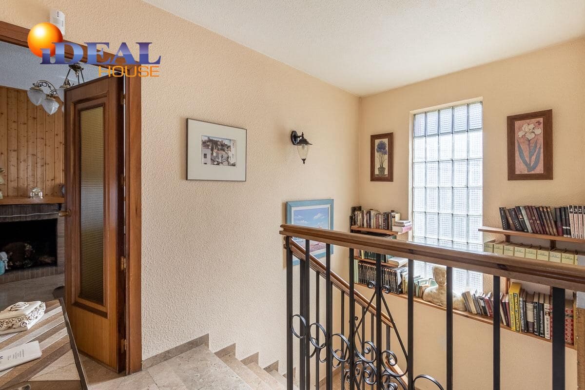 4 quarto Moradia para venda em Pinos Genil com piscina garagem - 380 000 € (Ref: 9433834)