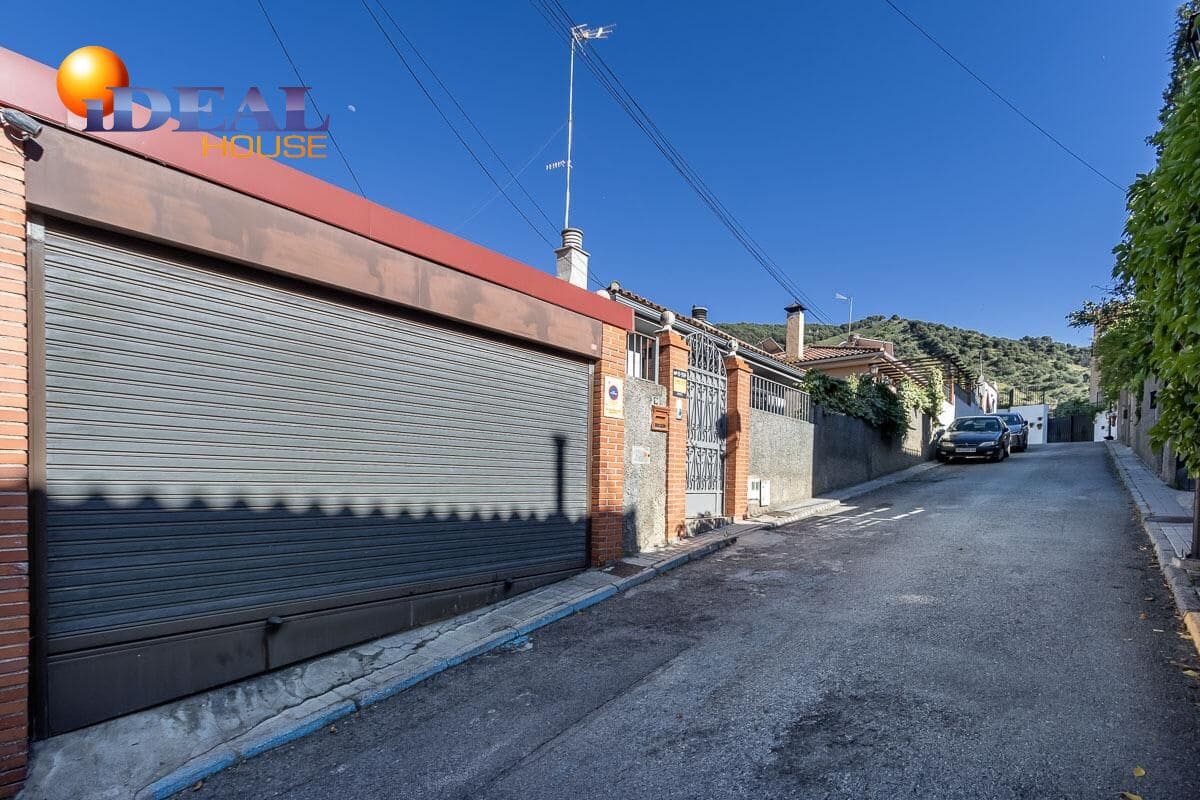 4 quarto Moradia para venda em Pinos Genil com piscina garagem - 380 000 € (Ref: 9433834)