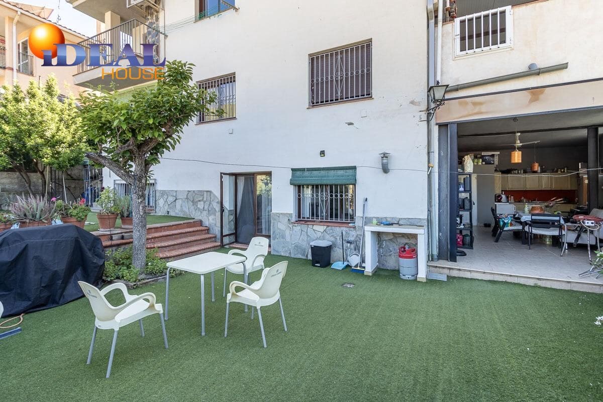 4 quarto Moradia para venda em Pinos Genil com piscina garagem - 380 000 € (Ref: 9433834)