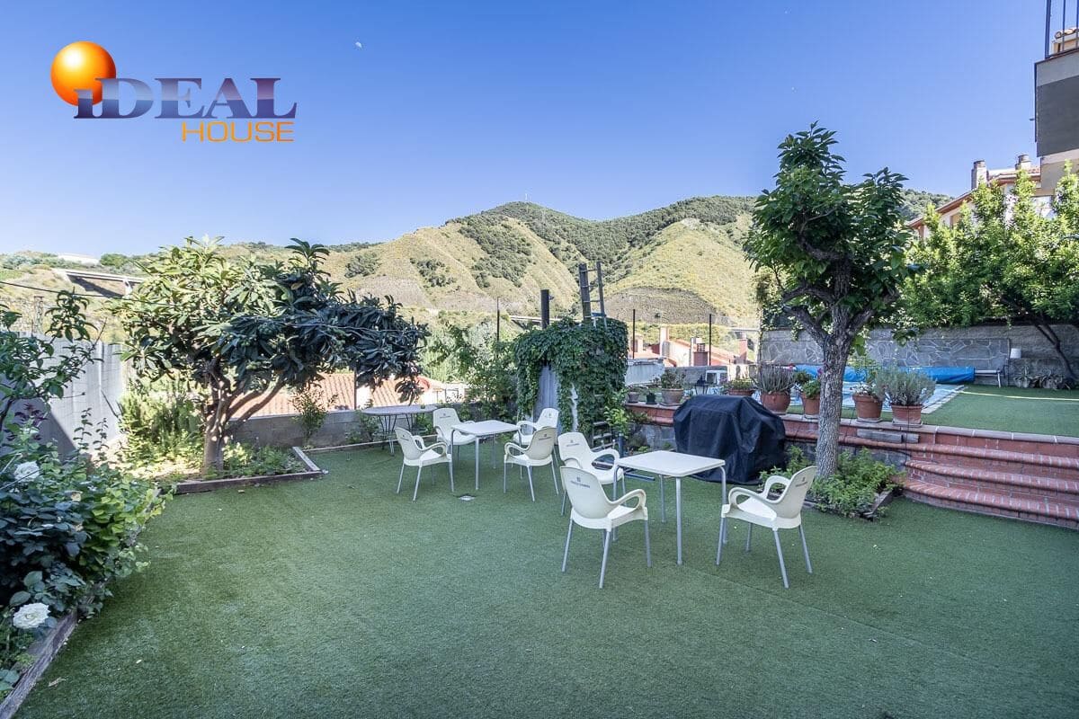 4 quarto Moradia para venda em Pinos Genil com piscina garagem - 380 000 € (Ref: 9433834)