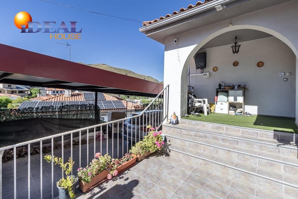 4 quarto Moradia para venda em Pinos Genil com piscina garagem - 380 000 € (Ref: 9433834)