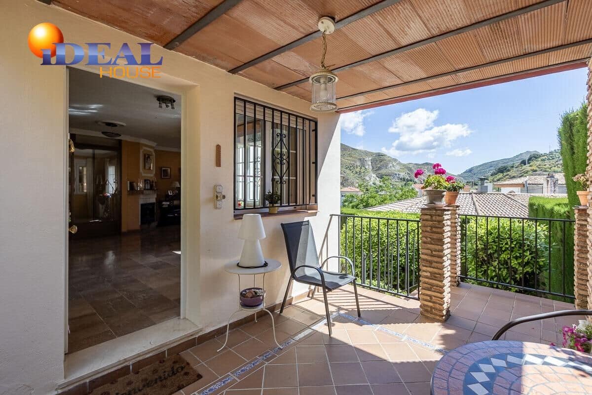 4 bedroom Villa for sale in Pinos Genil with pool garage - € 339,000 (Ref: 9433835)