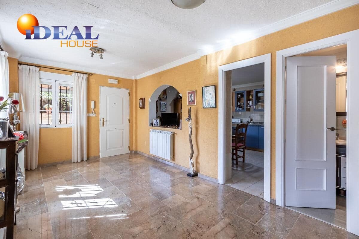 4 bedroom Villa for sale in Pinos Genil with pool garage - € 339,000 (Ref: 9433835)