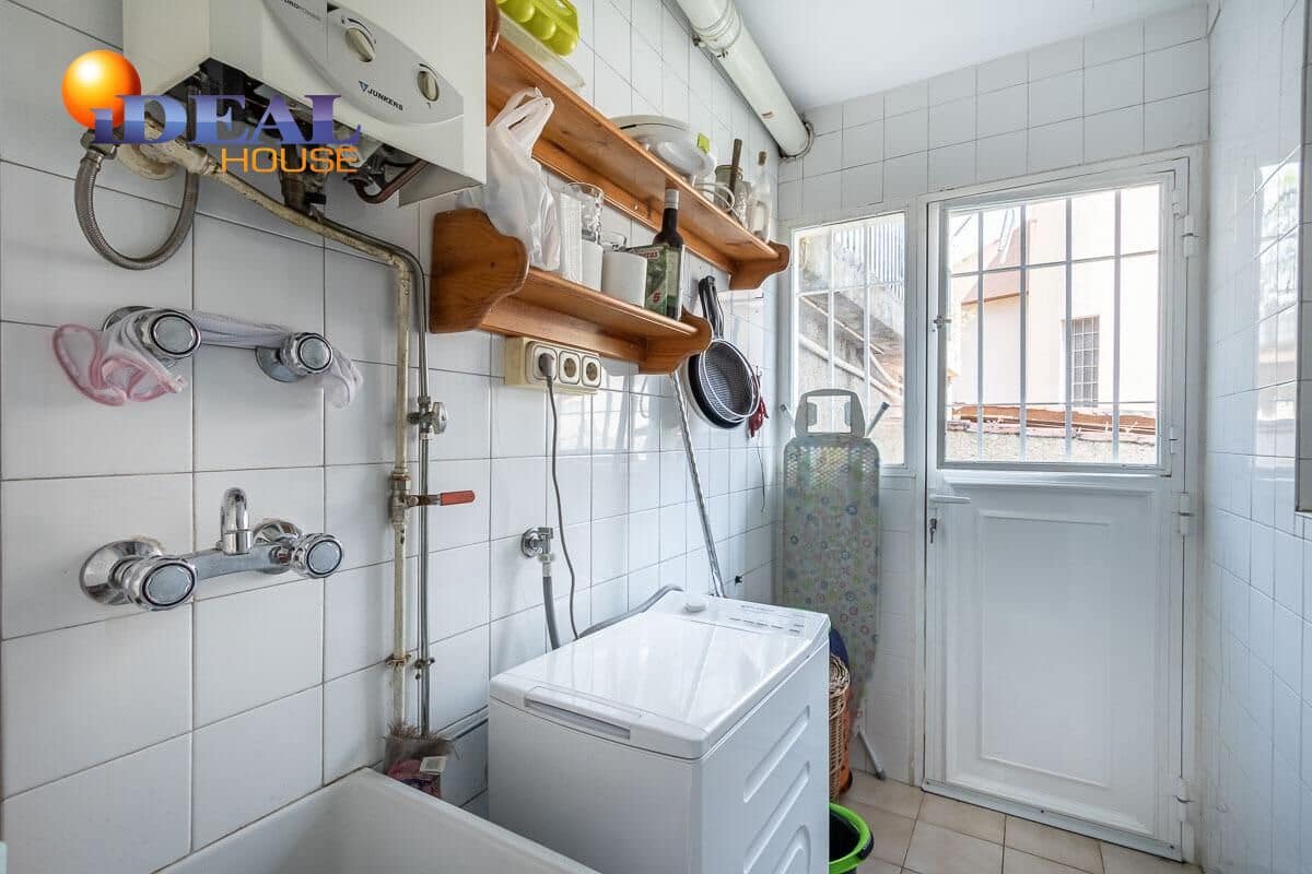 4 bedroom Villa for sale in Pinos Genil with pool garage - € 339,000 (Ref: 9433835)