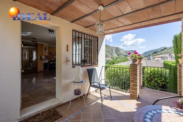 4 bedroom Villa for sale in Pinos Genil with pool garage - € 339,000 (Ref: 9433835)