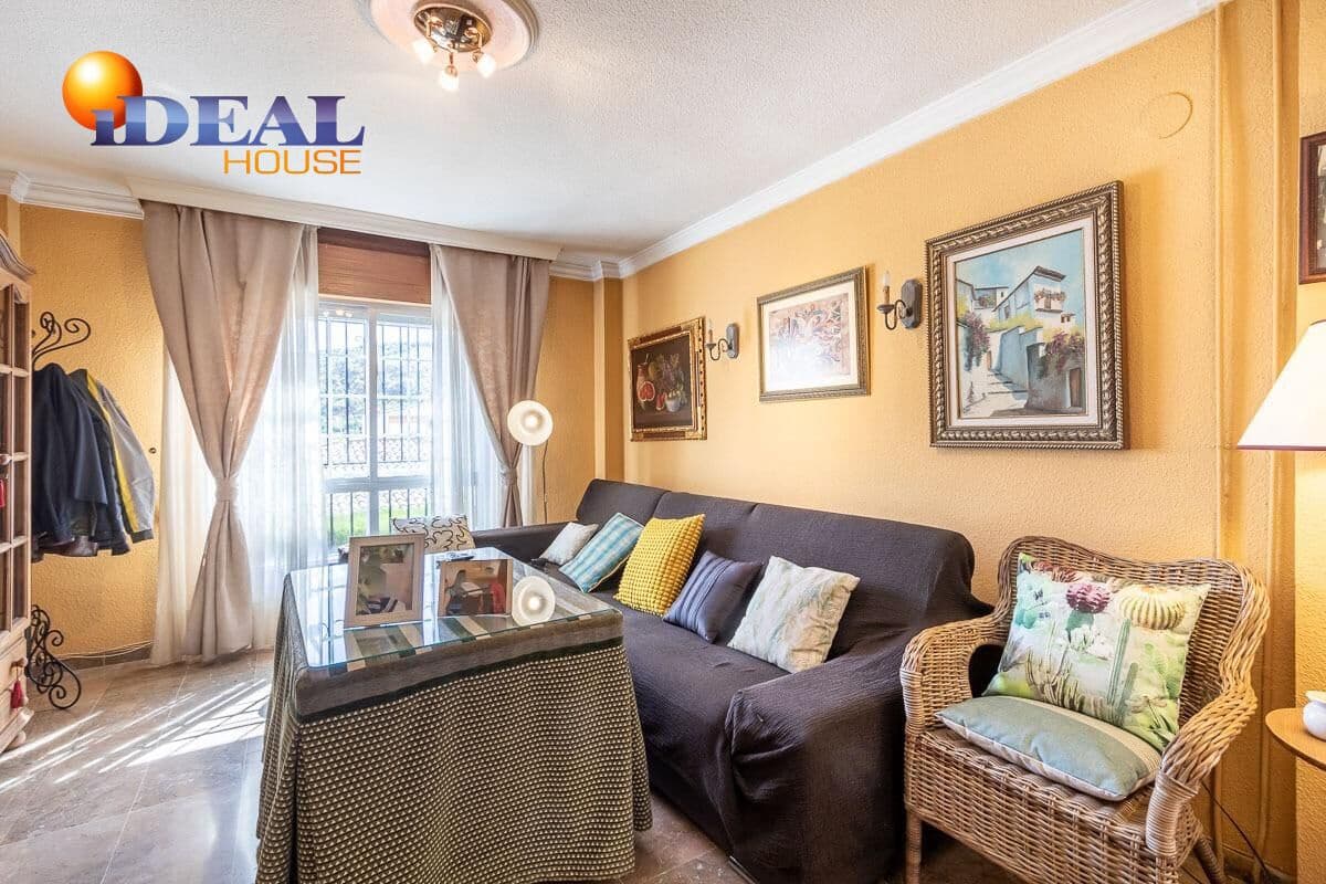 4 bedroom Villa for sale in Pinos Genil with pool garage - € 339,000 (Ref: 9433835)