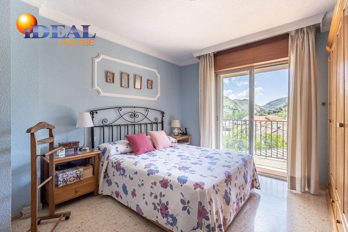 4 bedroom Villa for sale in Pinos Genil with pool garage - € 339,000 (Ref: 9433835)