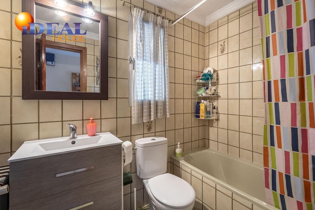 4 bedroom Villa for sale in Pinos Genil with pool garage - € 339,000 (Ref: 9433835)