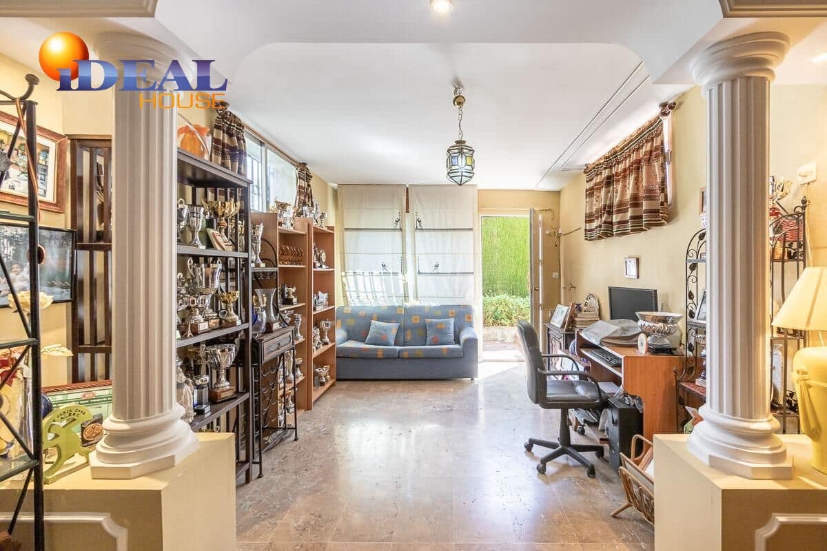 4 bedroom Villa for sale in Pinos Genil with pool garage - € 339,000 (Ref: 9433835)