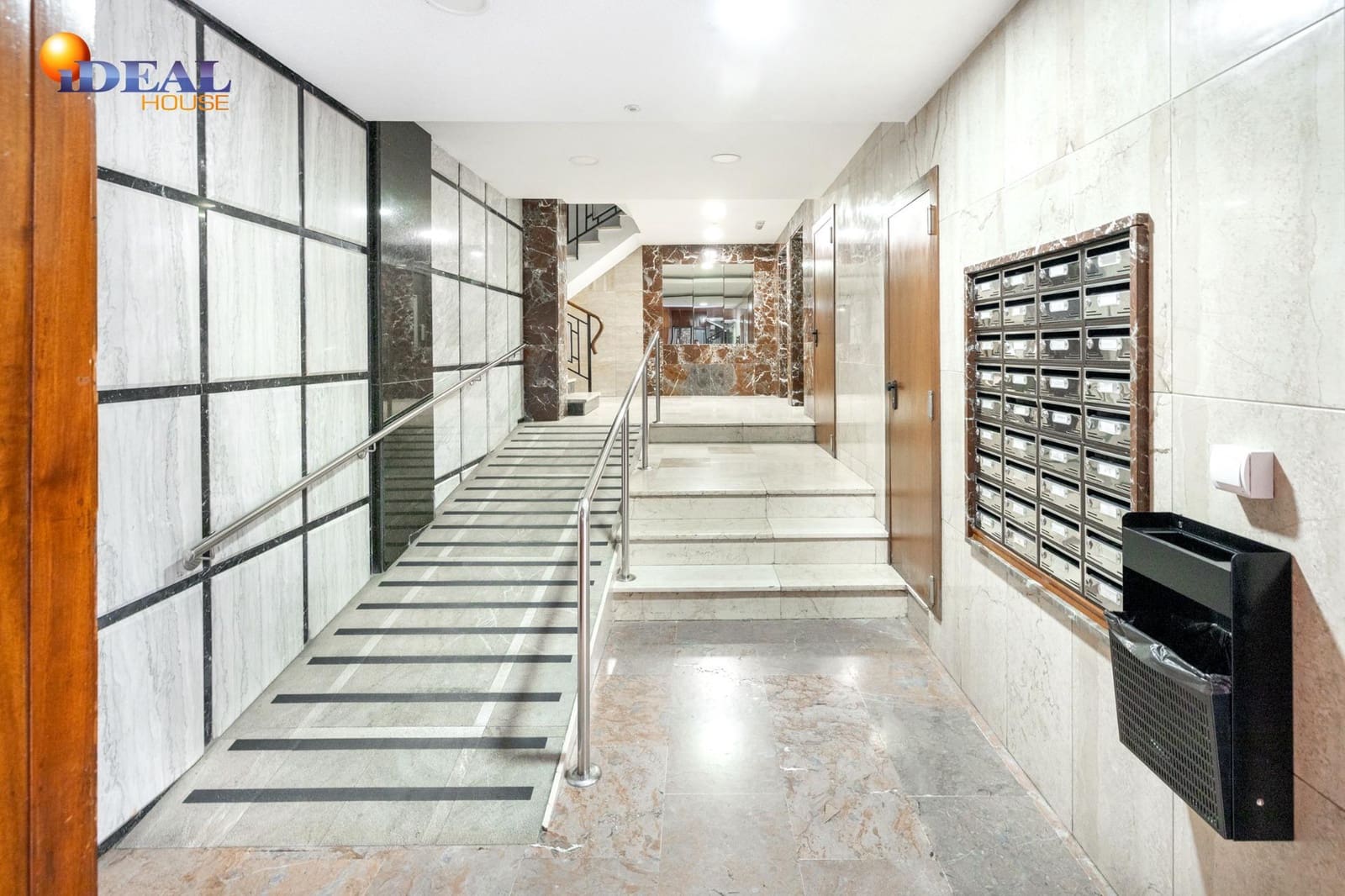 Garage for sale in Granada city - € 23,000 (Ref: 9433839)