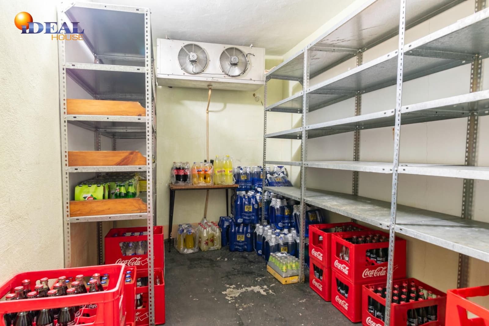 Biznes na sprzedaż w Baza - 1 650 000 € (Ref: 9433840)