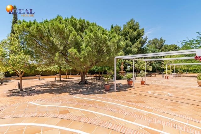 Biznes na sprzedaż w Baza - 1 650 000 € (Ref: 9433840)