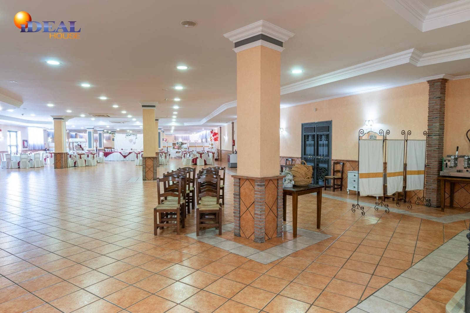 Biznes na sprzedaż w Baza - 1 650 000 € (Ref: 9433840)