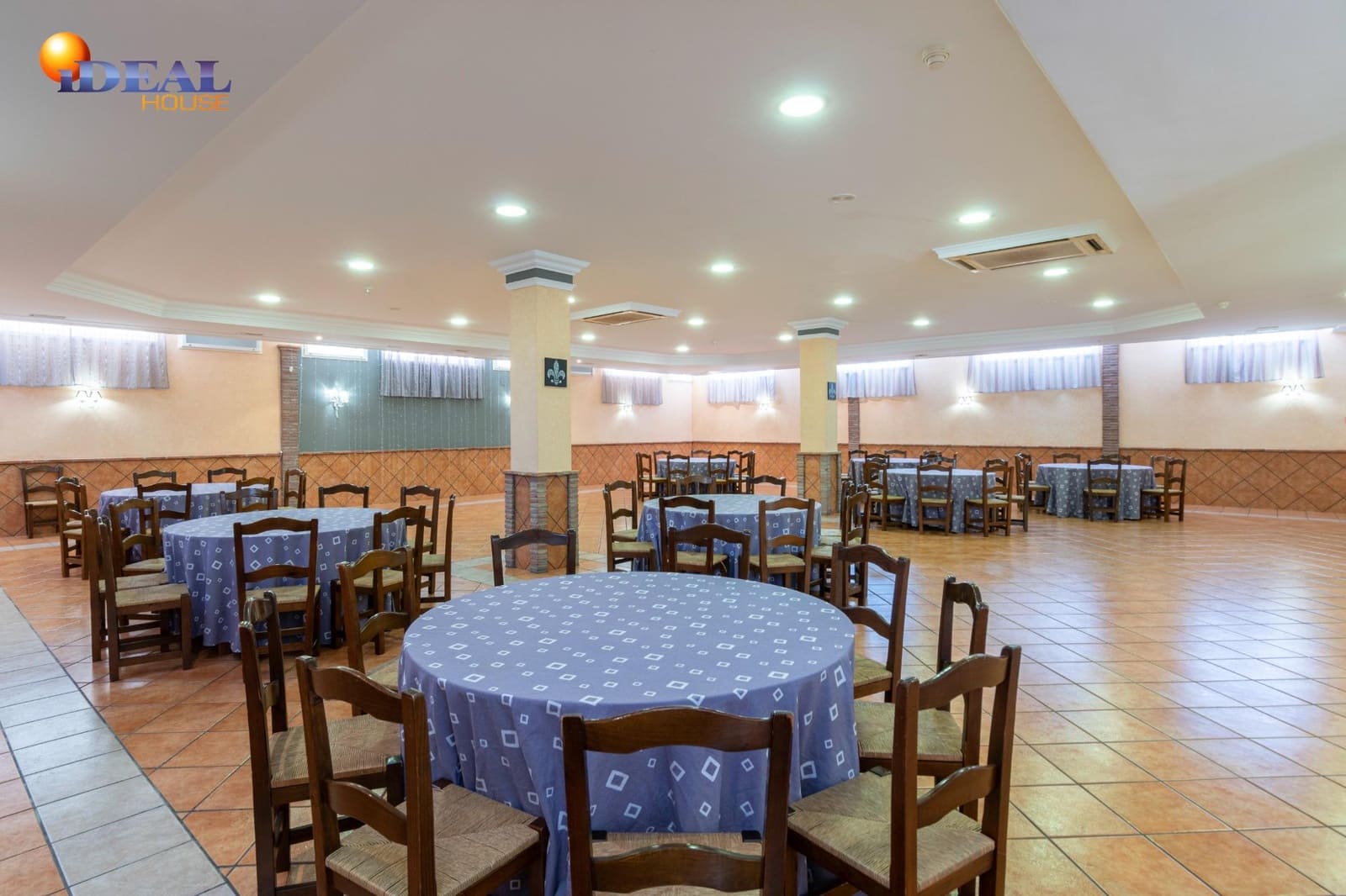 Biznes na sprzedaż w Baza - 1 650 000 € (Ref: 9433840)