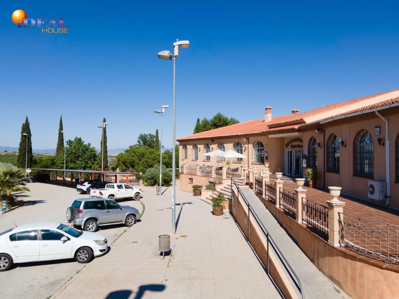 Biznes na sprzedaż w Baza - 1 650 000 € (Ref: 9433840)