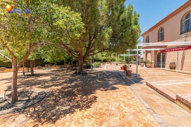 Biznes na sprzedaż w Baza - 1 650 000 € (Ref: 9433840)