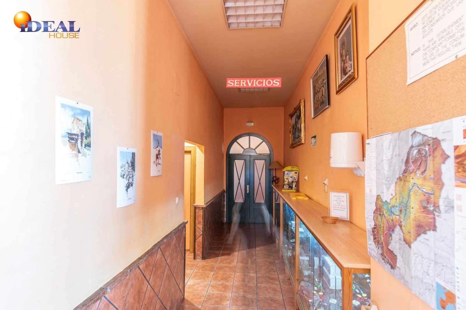 Biznes na sprzedaż w Baza - 1 650 000 € (Ref: 9433840)