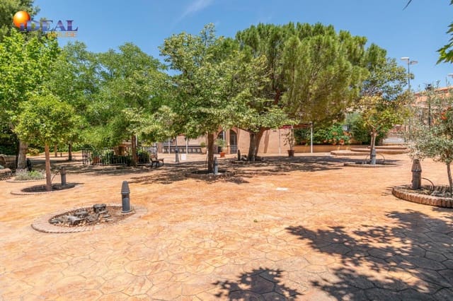 Biznes na sprzedaż w Baza - 1 650 000 € (Ref: 9433840)