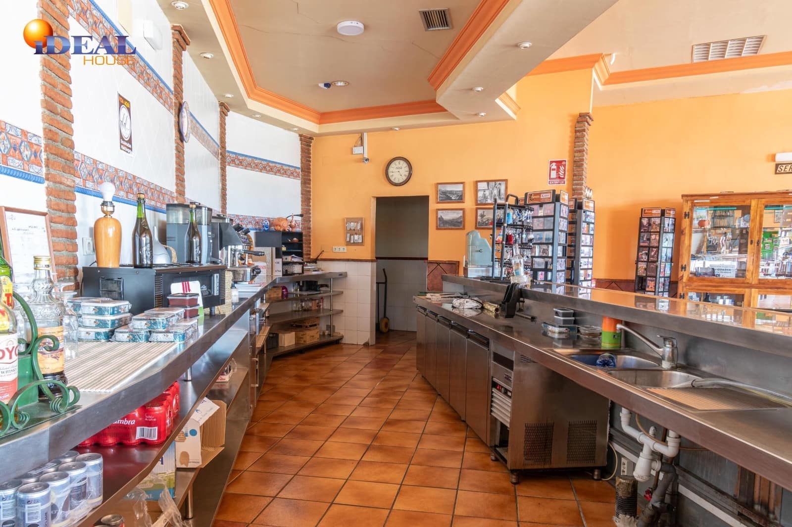 Biznes na sprzedaż w Baza - 1 650 000 € (Ref: 9433840)