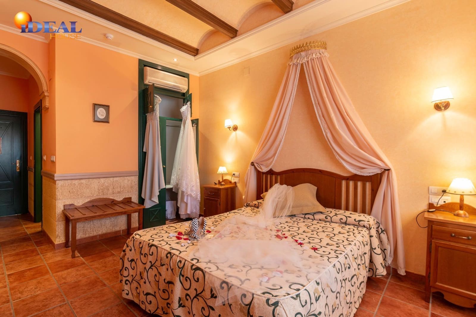 Biznes na sprzedaż w Baza - 1 650 000 € (Ref: 9433840)