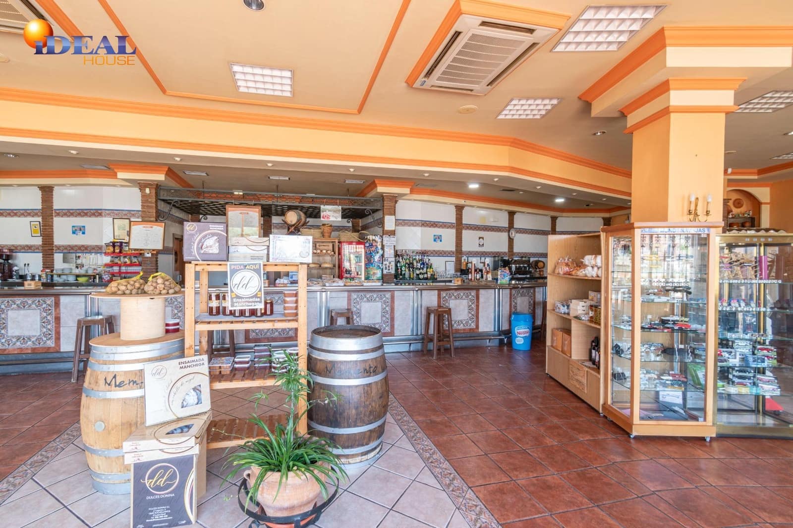 Biznes na sprzedaż w Baza - 1 650 000 € (Ref: 9433840)