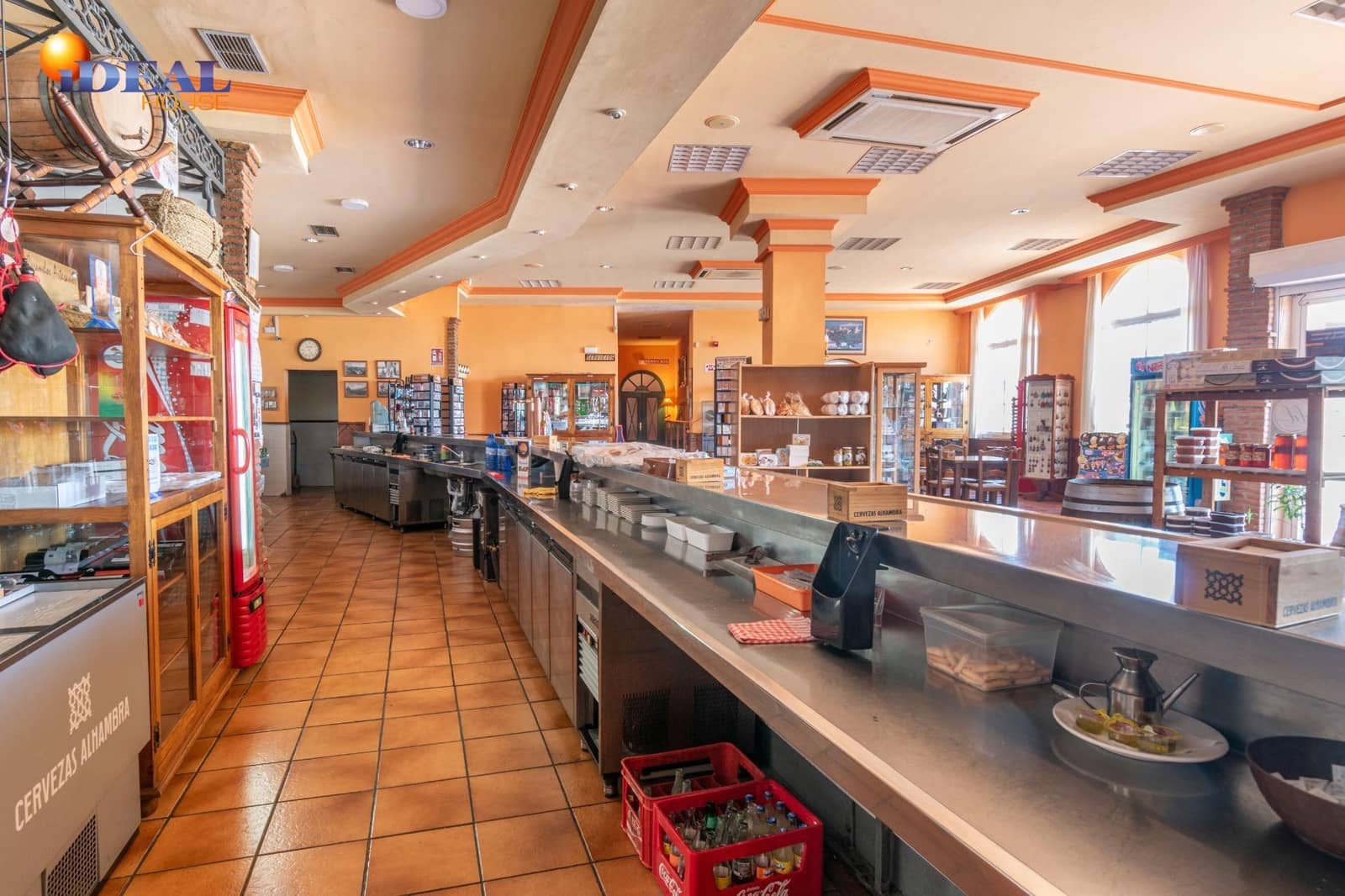 Biznes na sprzedaż w Baza - 1 650 000 € (Ref: 9433840)