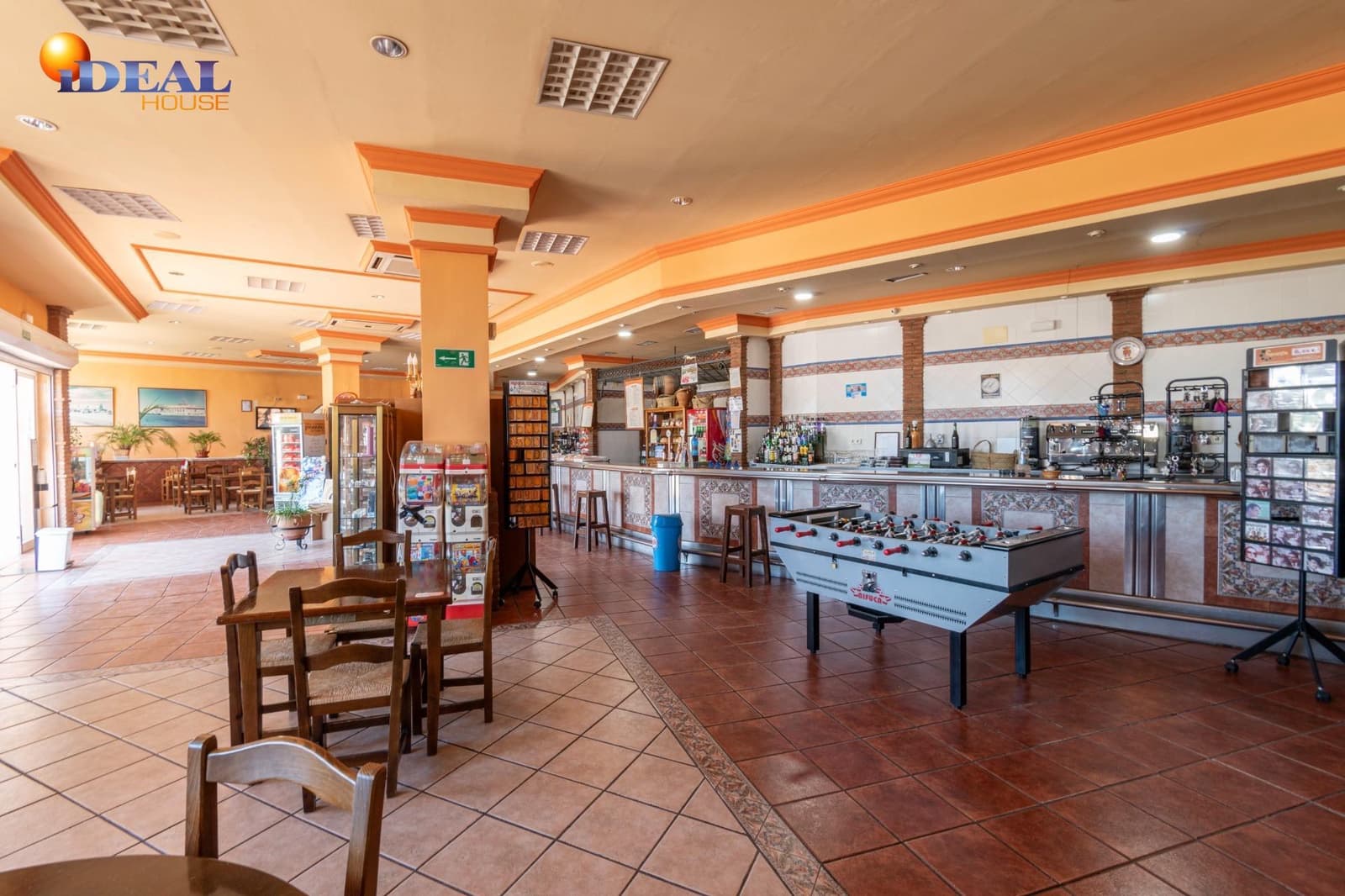 Biznes na sprzedaż w Baza - 1 650 000 € (Ref: 9433840)