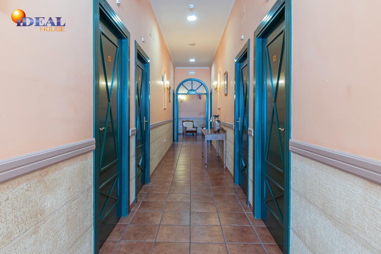 Biznes na sprzedaż w Baza - 1 650 000 € (Ref: 9433840)