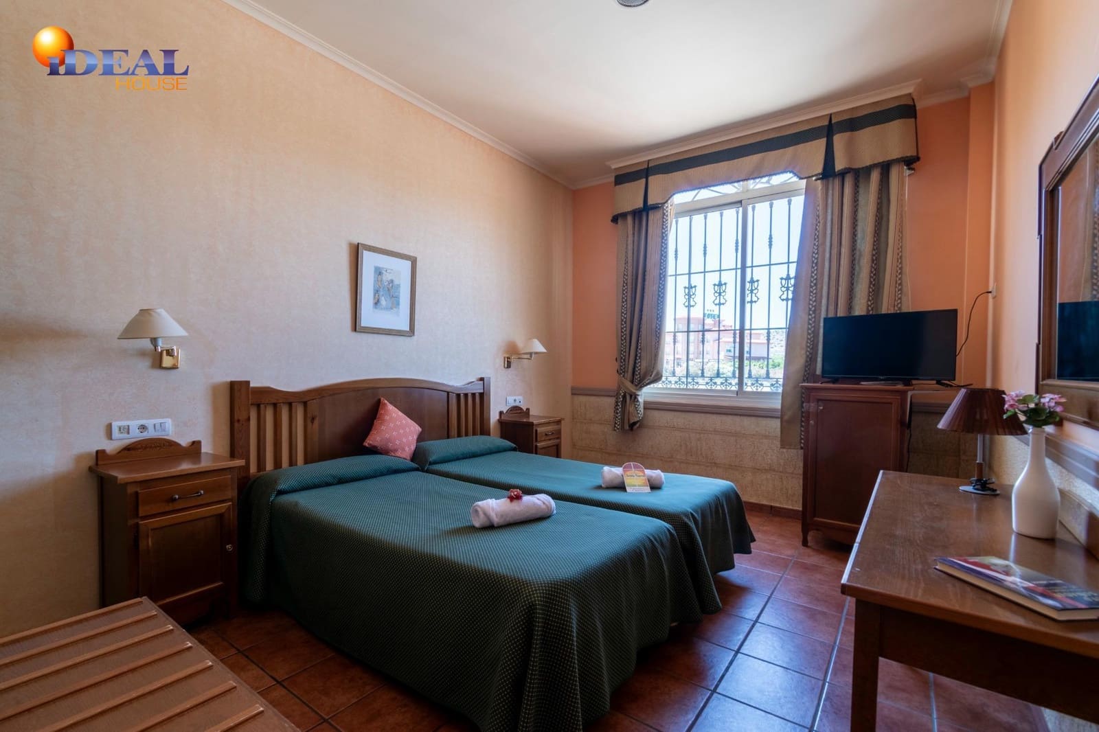 Biznes na sprzedaż w Baza - 1 650 000 € (Ref: 9433840)