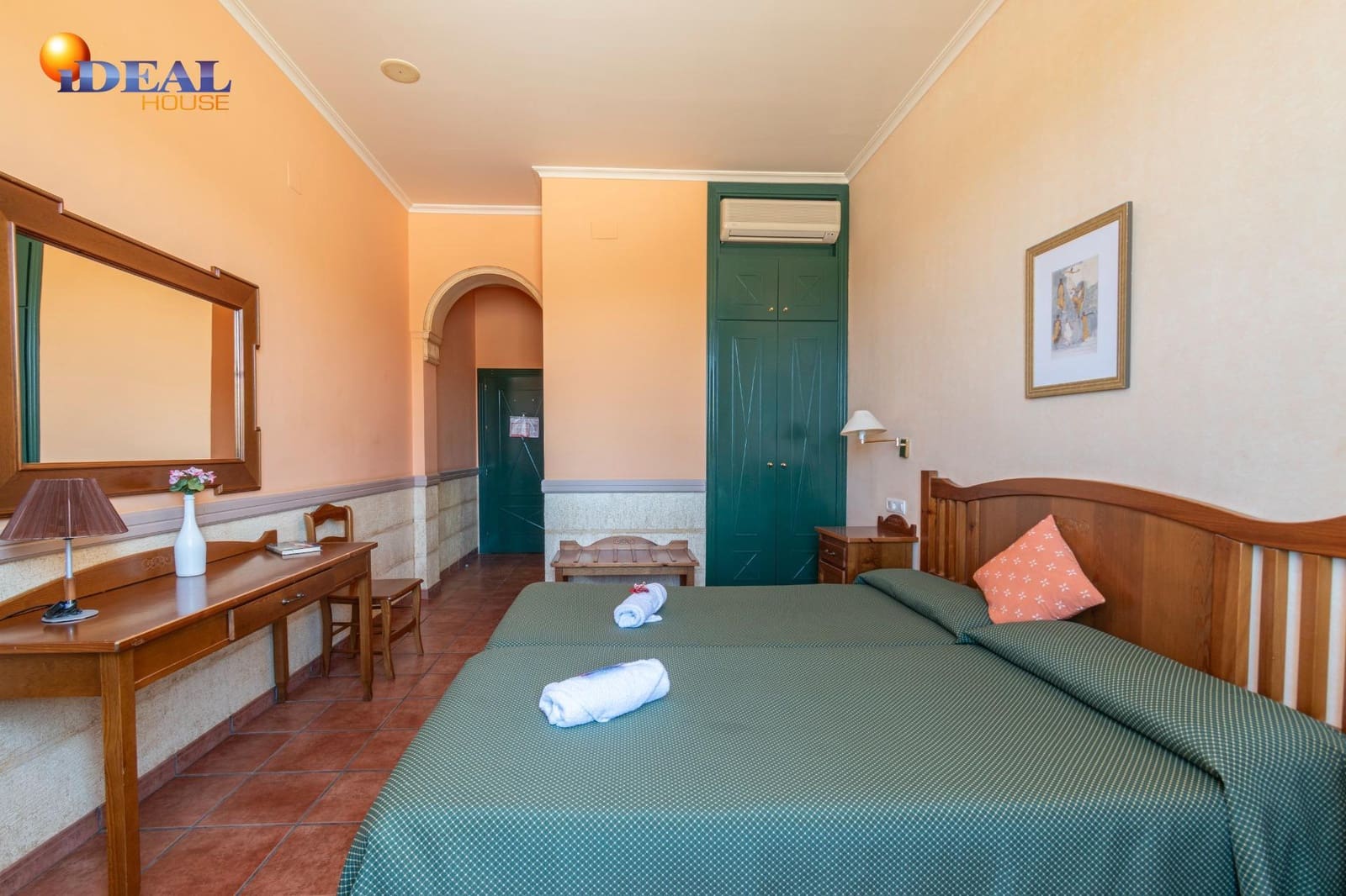 Biznes na sprzedaż w Baza - 1 650 000 € (Ref: 9433840)