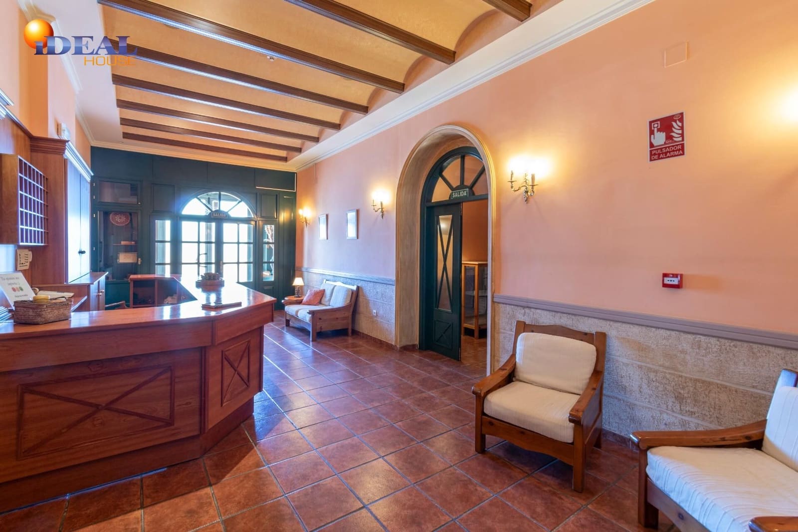 Biznes na sprzedaż w Baza - 1 650 000 € (Ref: 9433840)