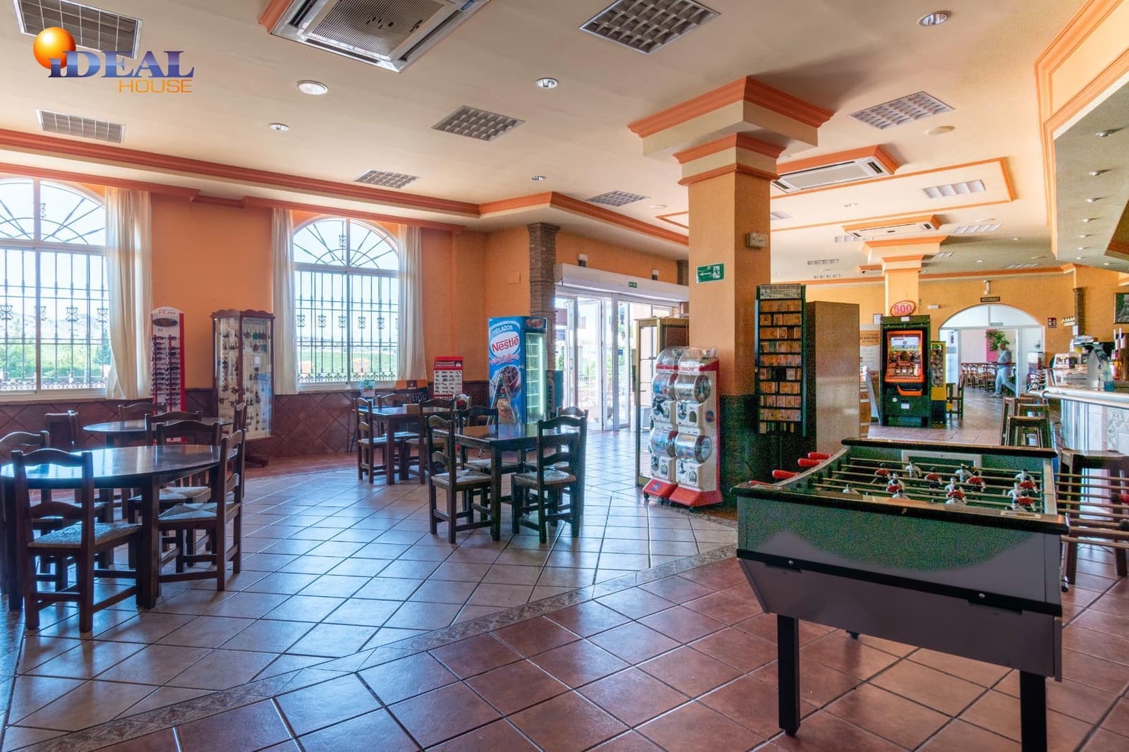 Biznes na sprzedaż w Baza - 1 650 000 € (Ref: 9433840)