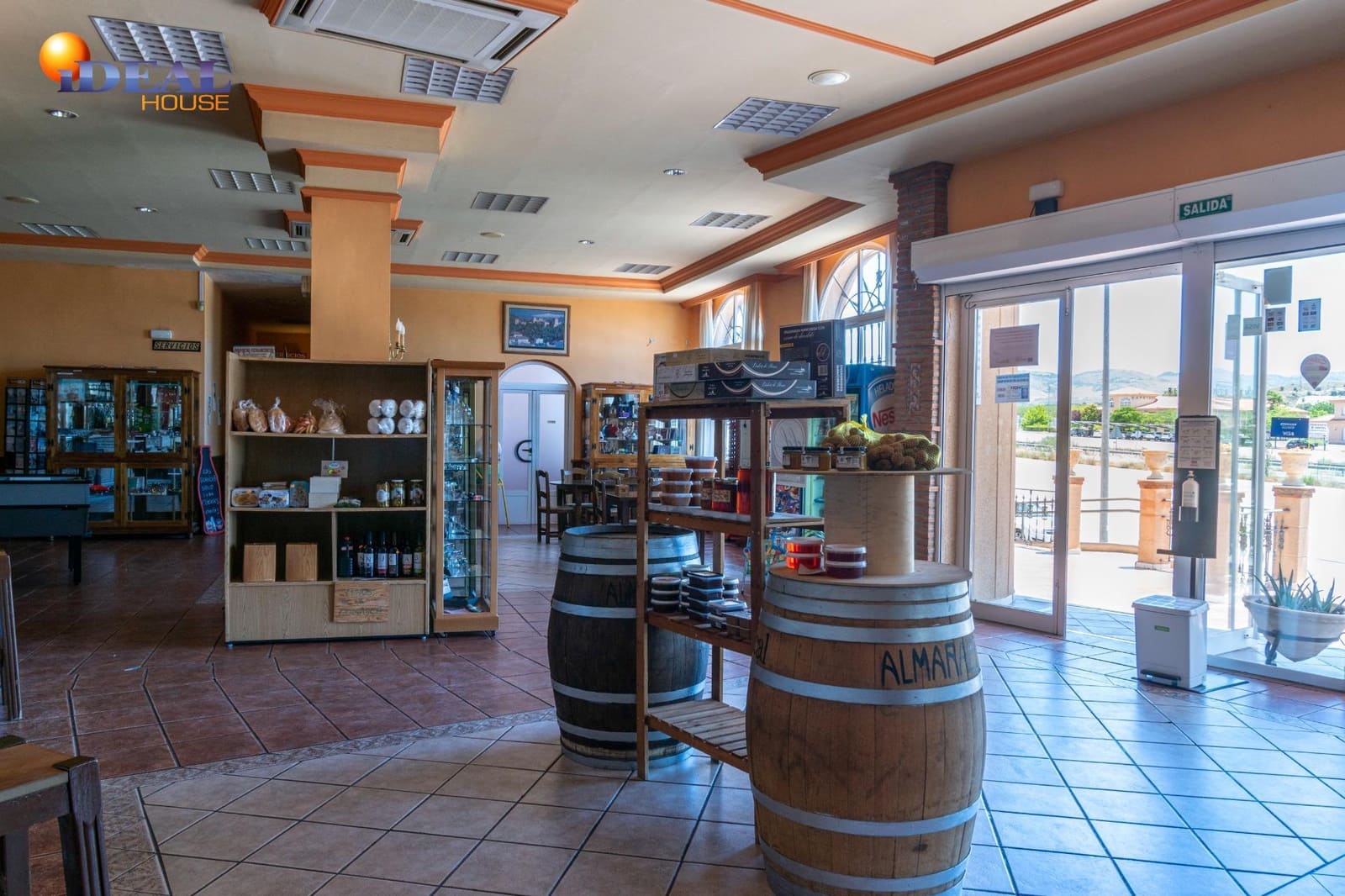 Biznes na sprzedaż w Baza - 1 650 000 € (Ref: 9433840)