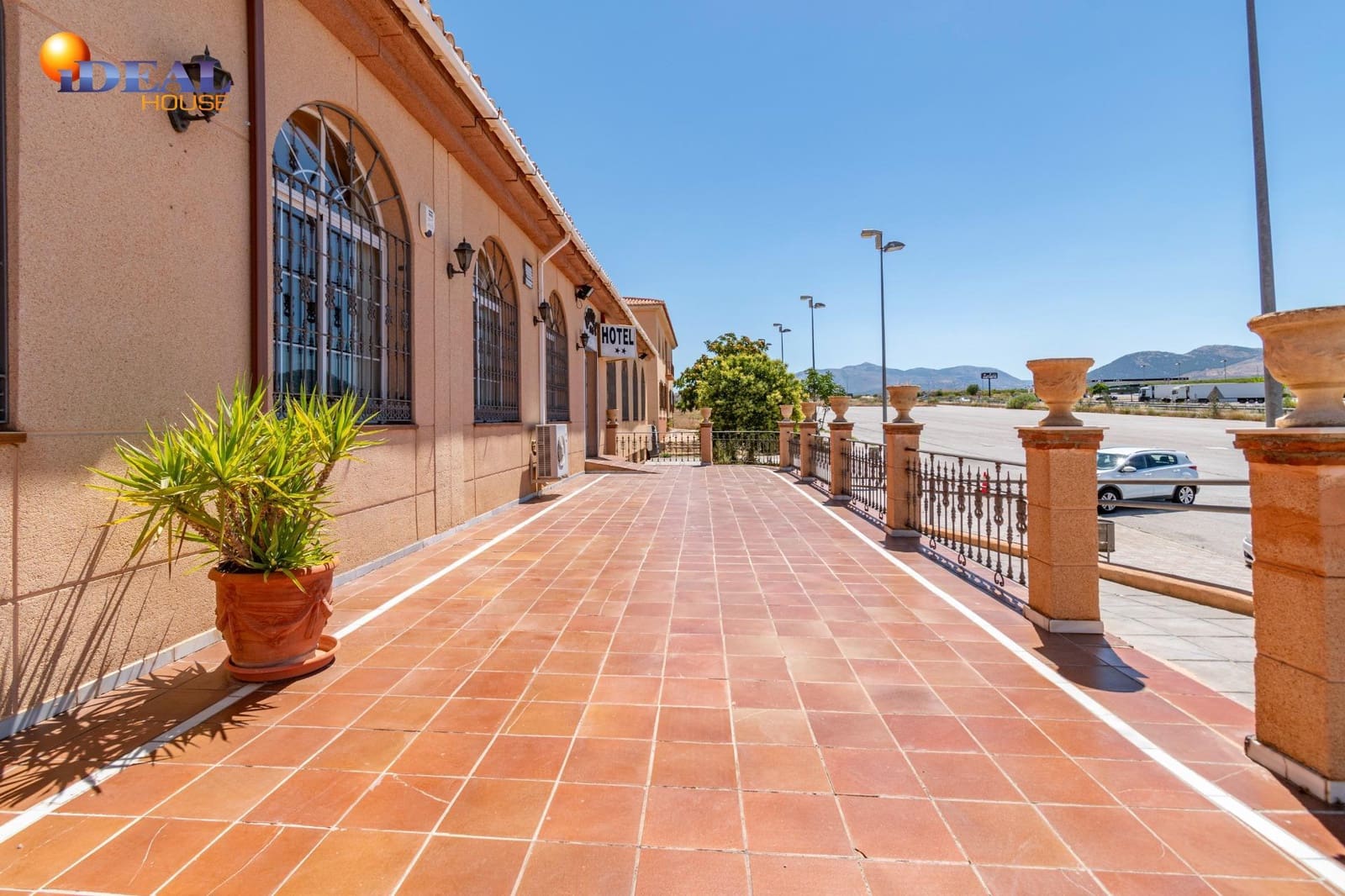 Biznes na sprzedaż w Baza - 1 650 000 € (Ref: 9433840)