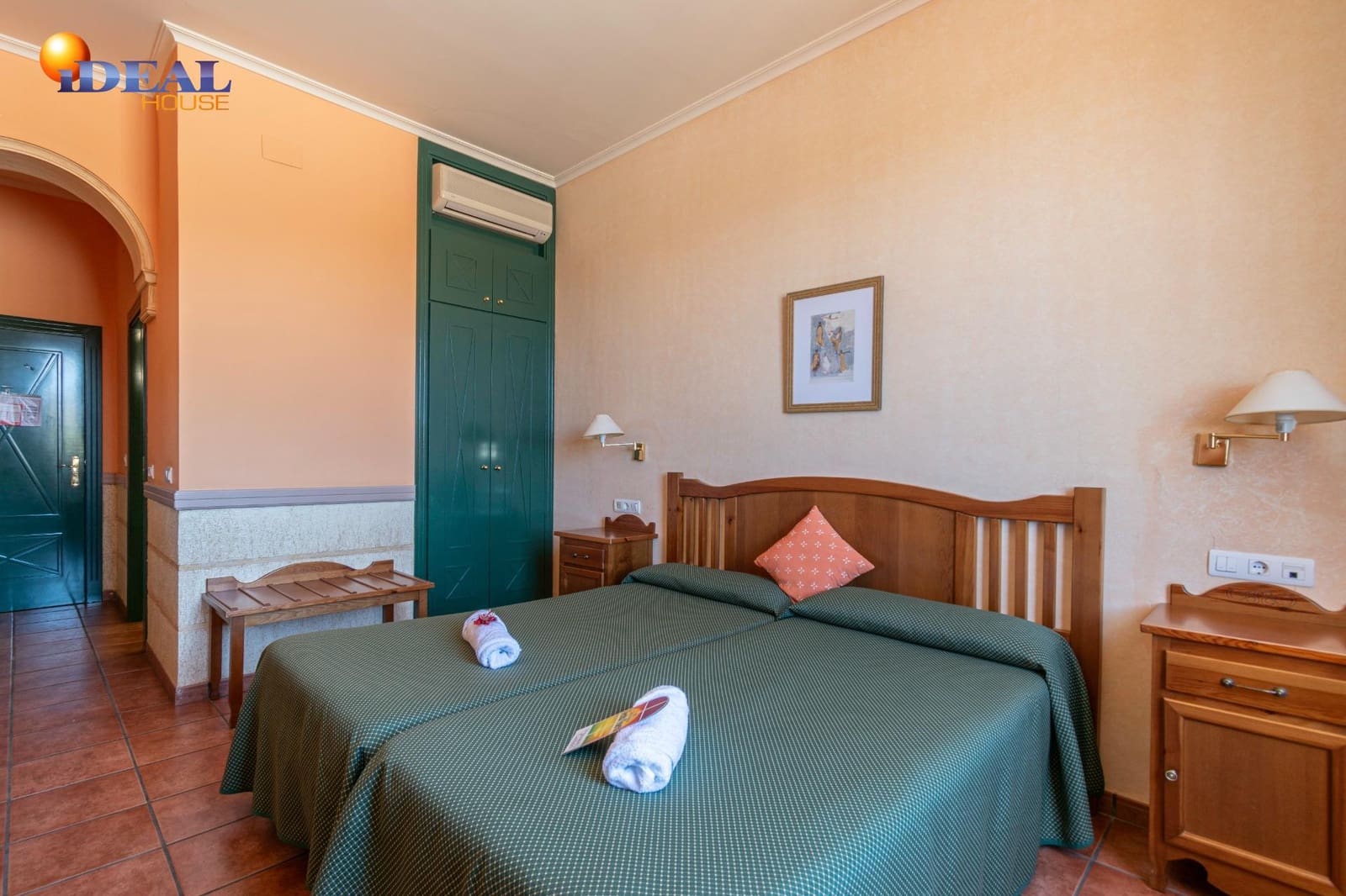 Biznes na sprzedaż w Baza - 1 650 000 € (Ref: 9433840)