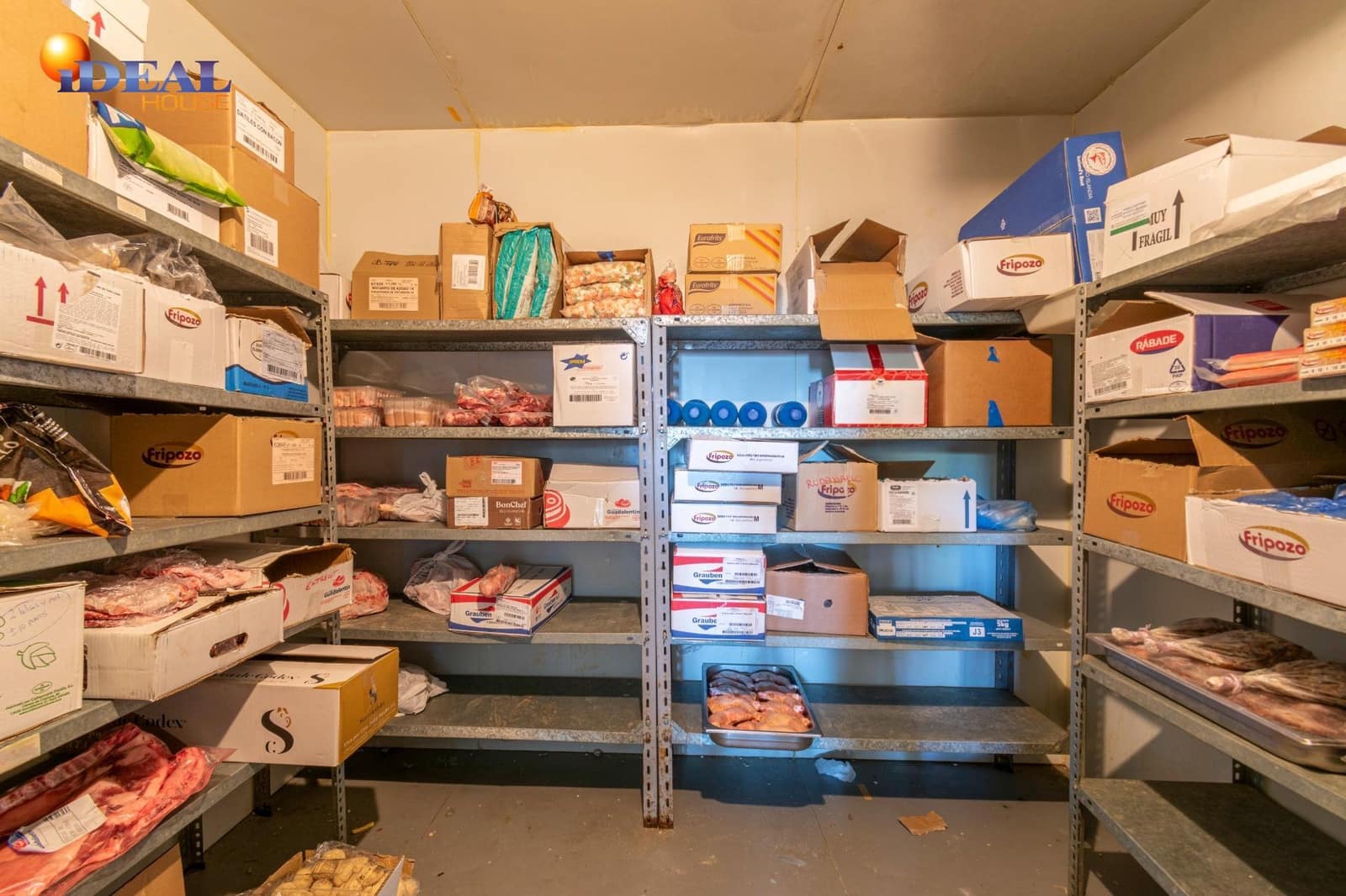 Biznes na sprzedaż w Baza - 1 650 000 € (Ref: 9433840)