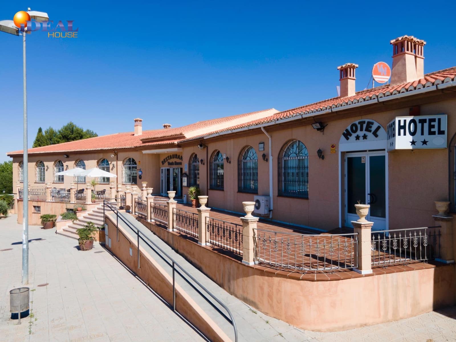 Biznes na sprzedaż w Baza - 1 650 000 € (Ref: 9433840)