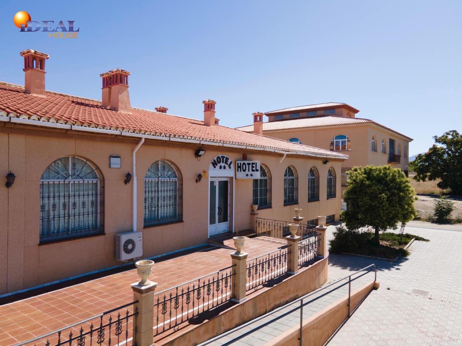 Biznes na sprzedaż w Baza - 1 650 000 € (Ref: 9433840)