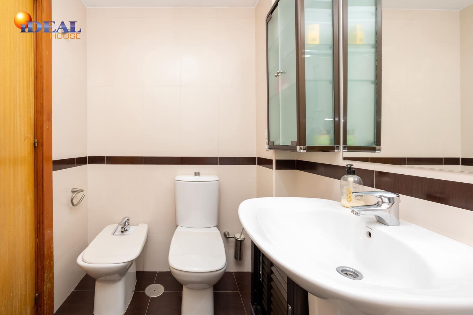 Apartamento de 8 habitaciones en Granada ciudad en venta - 435.000 € (Ref: 9433841)