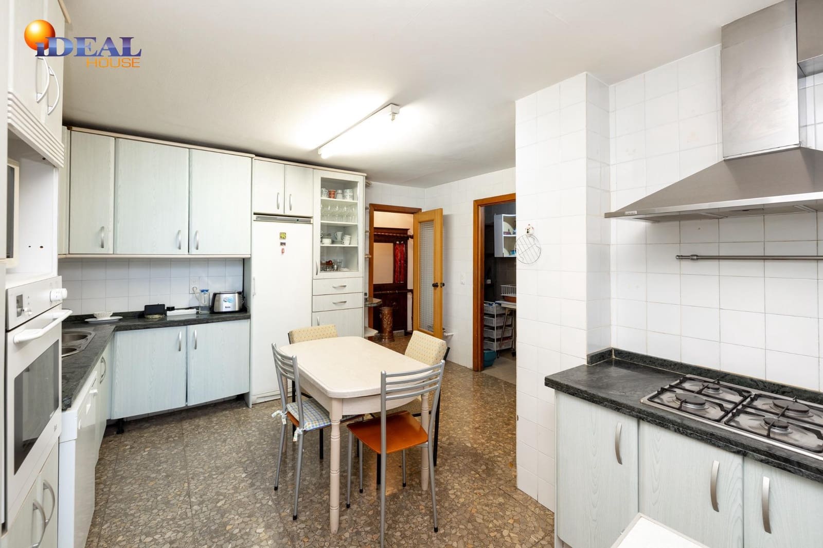 Apartamento de 8 habitaciones en Granada ciudad en venta - 435.000 € (Ref: 9433841)