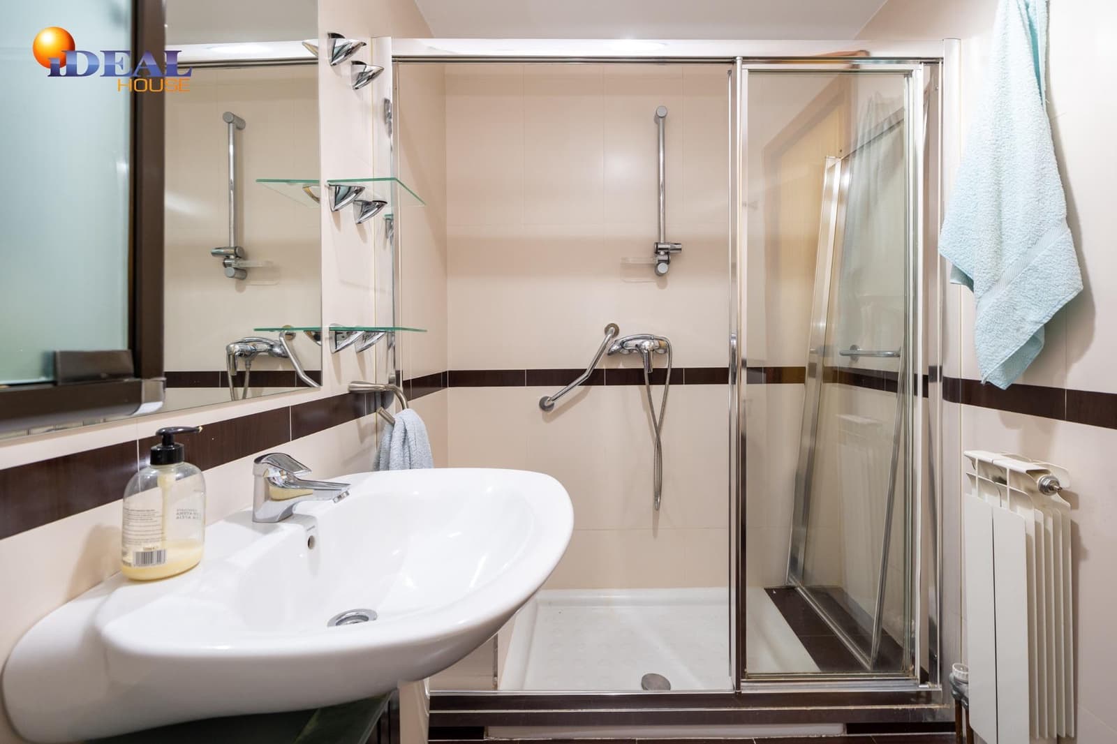 Apartamento de 8 habitaciones en Granada ciudad en venta - 435.000 € (Ref: 9433841)