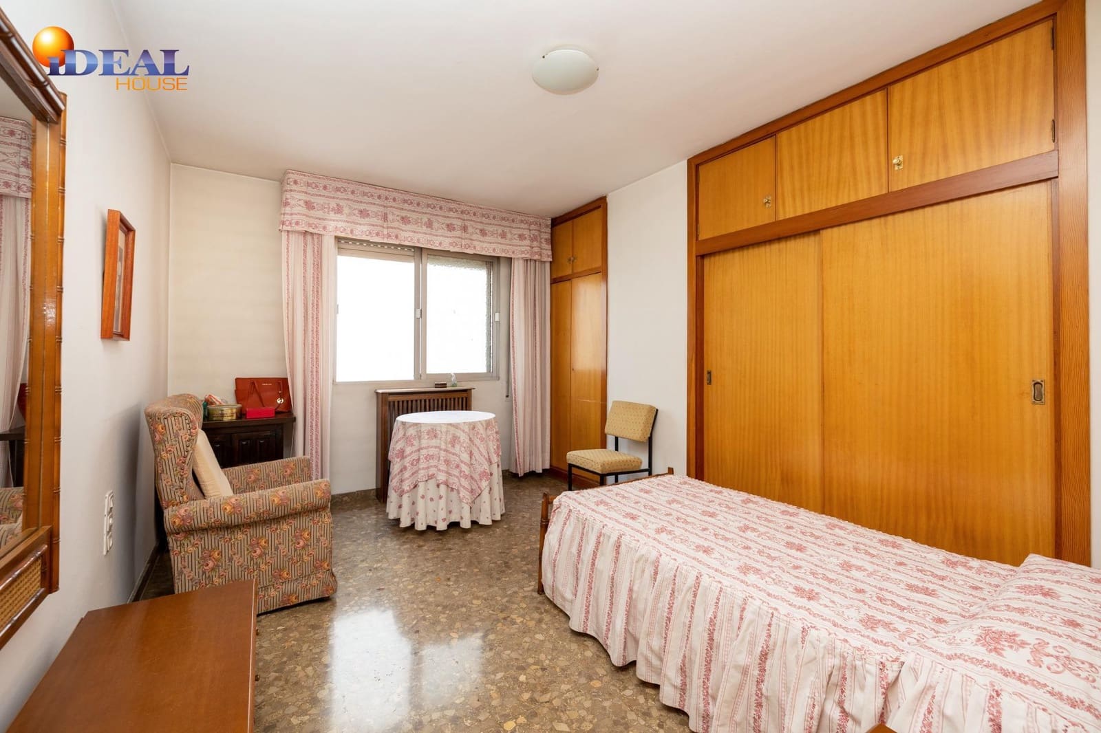 Apartamento de 8 habitaciones en Granada ciudad en venta - 435.000 € (Ref: 9433841)