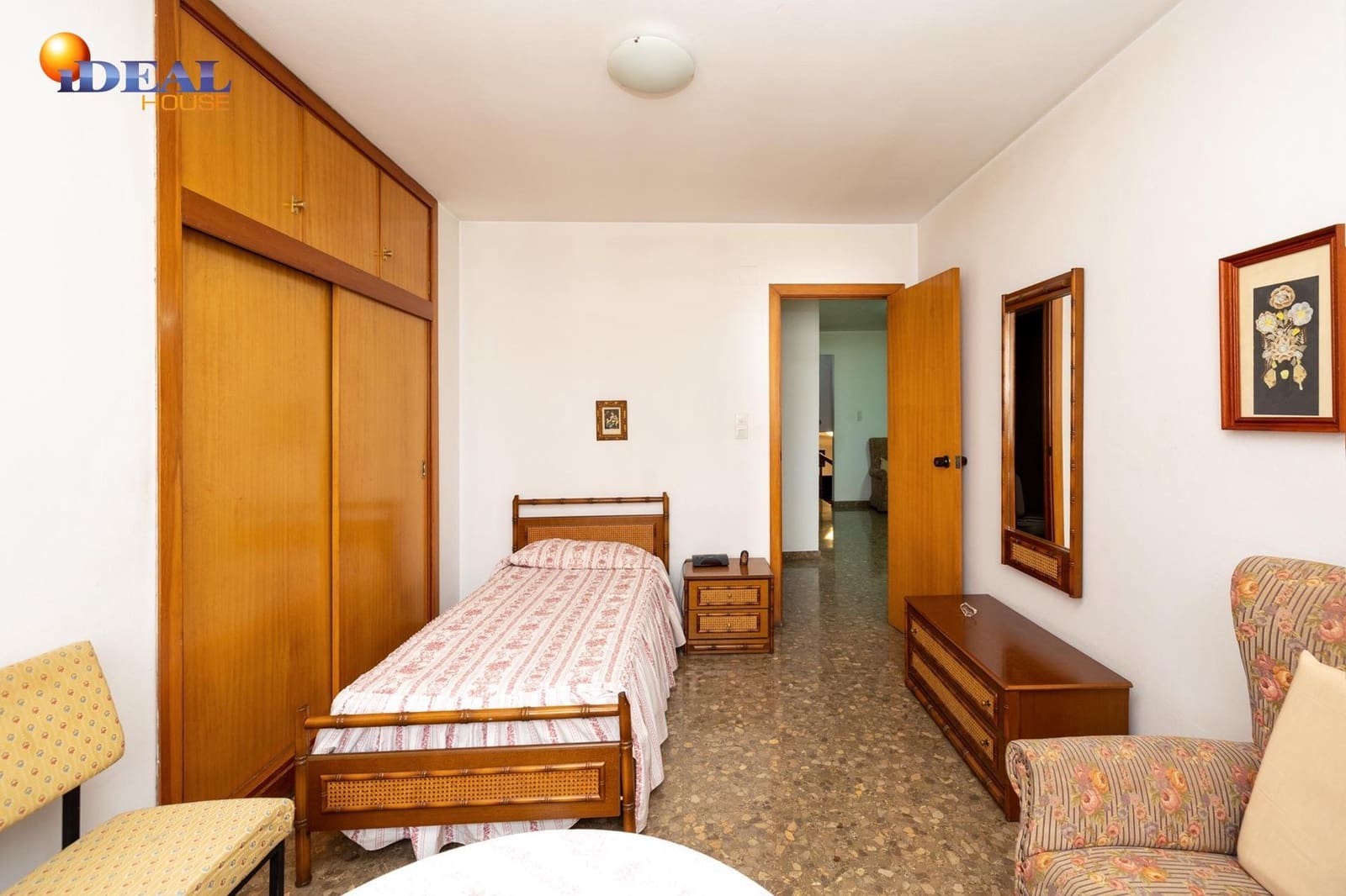 Apartamento de 8 habitaciones en Granada ciudad en venta - 435.000 € (Ref: 9433841)