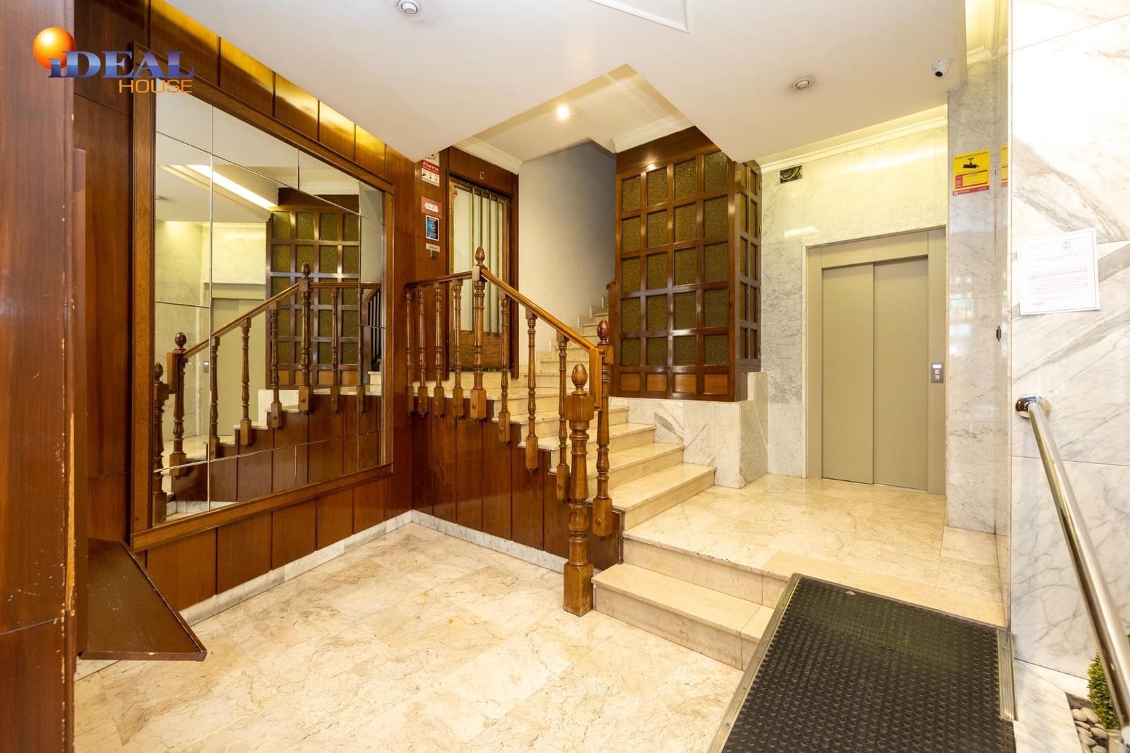 Apartamento de 8 habitaciones en Granada ciudad en venta - 435.000 € (Ref: 9433841)