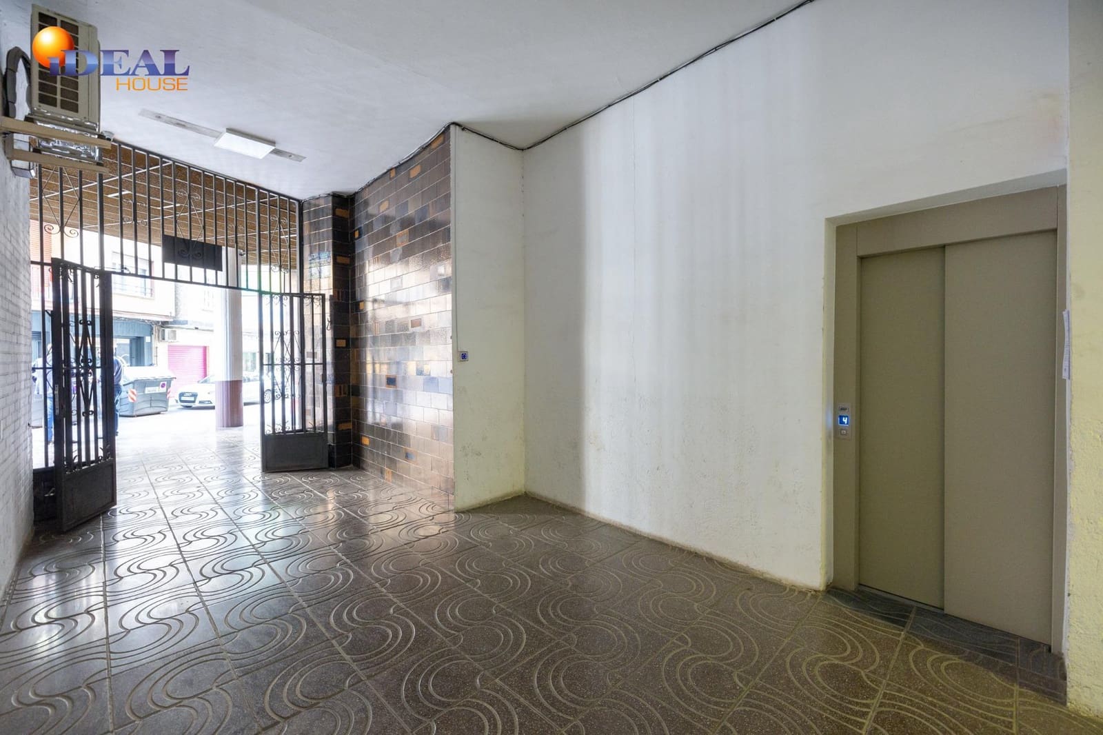 Apartamento de 8 habitaciones en Granada ciudad en venta - 435.000 € (Ref: 9433841)