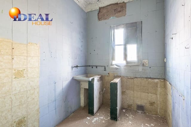 Casa de 8 habitaciones en Granada ciudad en venta - 499.000 € (Ref: 9433842)