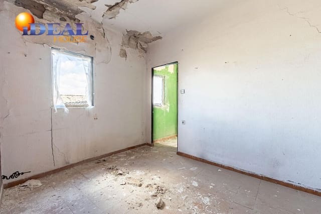 Casa de 8 habitaciones en Granada ciudad en venta - 499.000 € (Ref: 9433842)