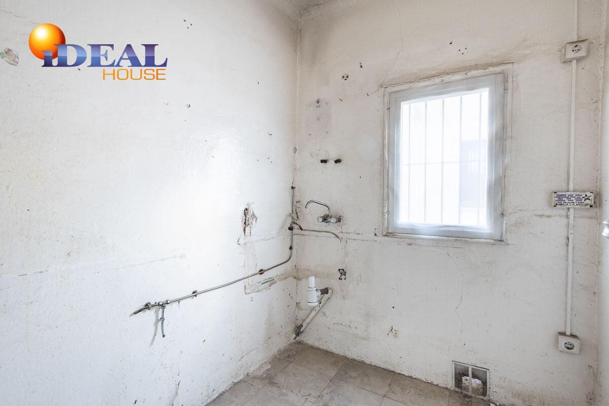 Casa de 8 habitaciones en Granada ciudad en venta - 499.000 € (Ref: 9433842)