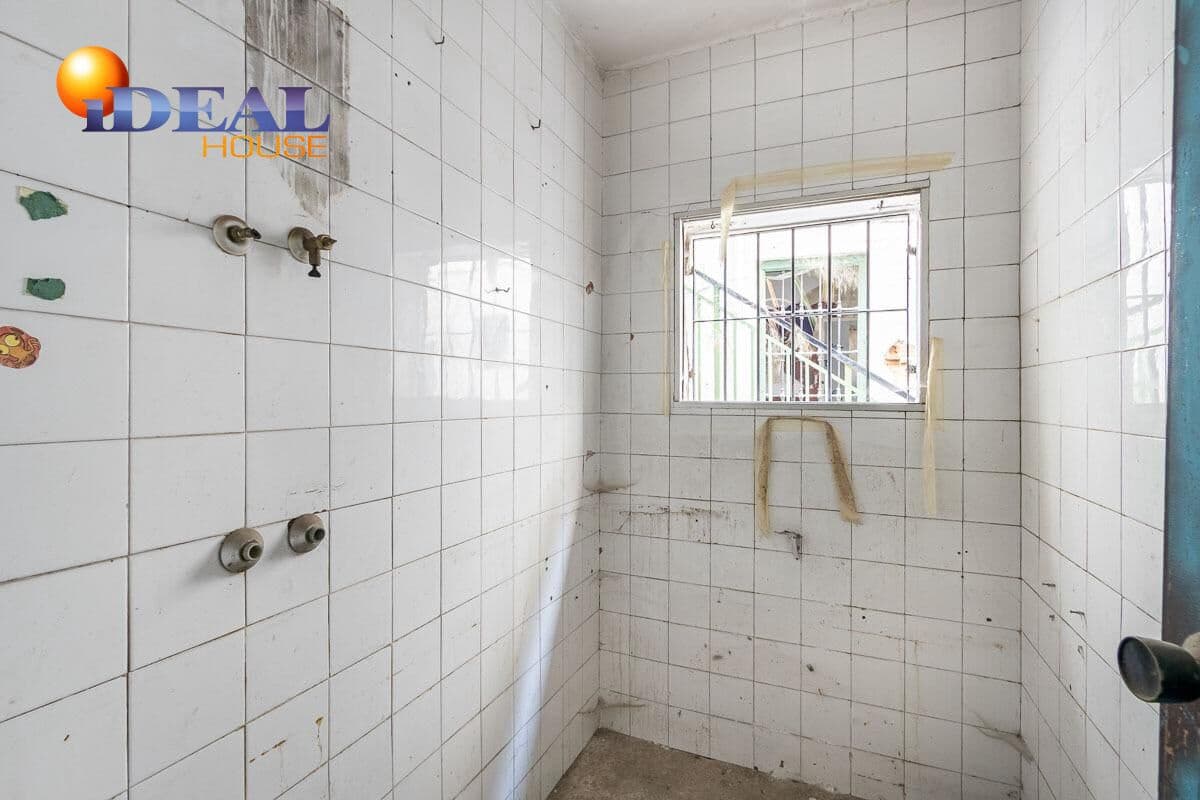 Casa de 8 habitaciones en Granada ciudad en venta - 499.000 € (Ref: 9433842)