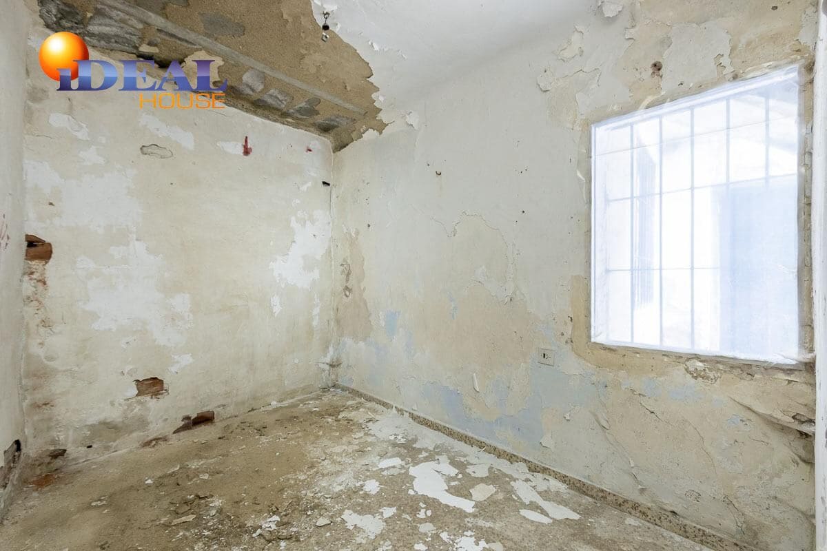 Casa de 8 habitaciones en Granada ciudad en venta - 499.000 € (Ref: 9433842)